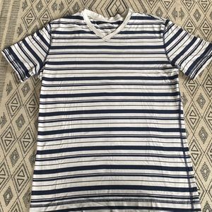 Lululemon mens V-neck T-shirt